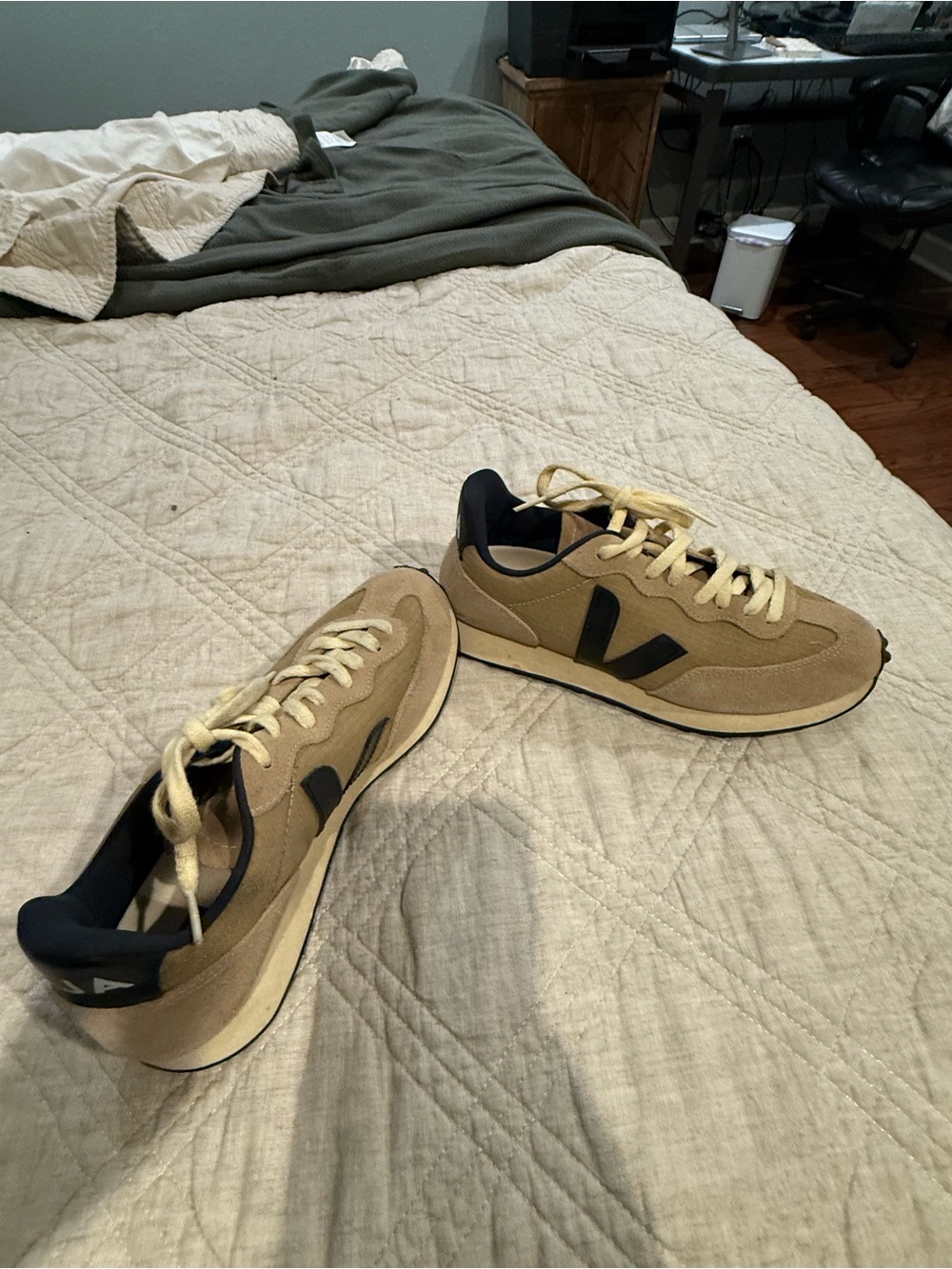 Veja Tan and Black Suede Lace-Up Sneakers Size 8M - Picture 2 of 6